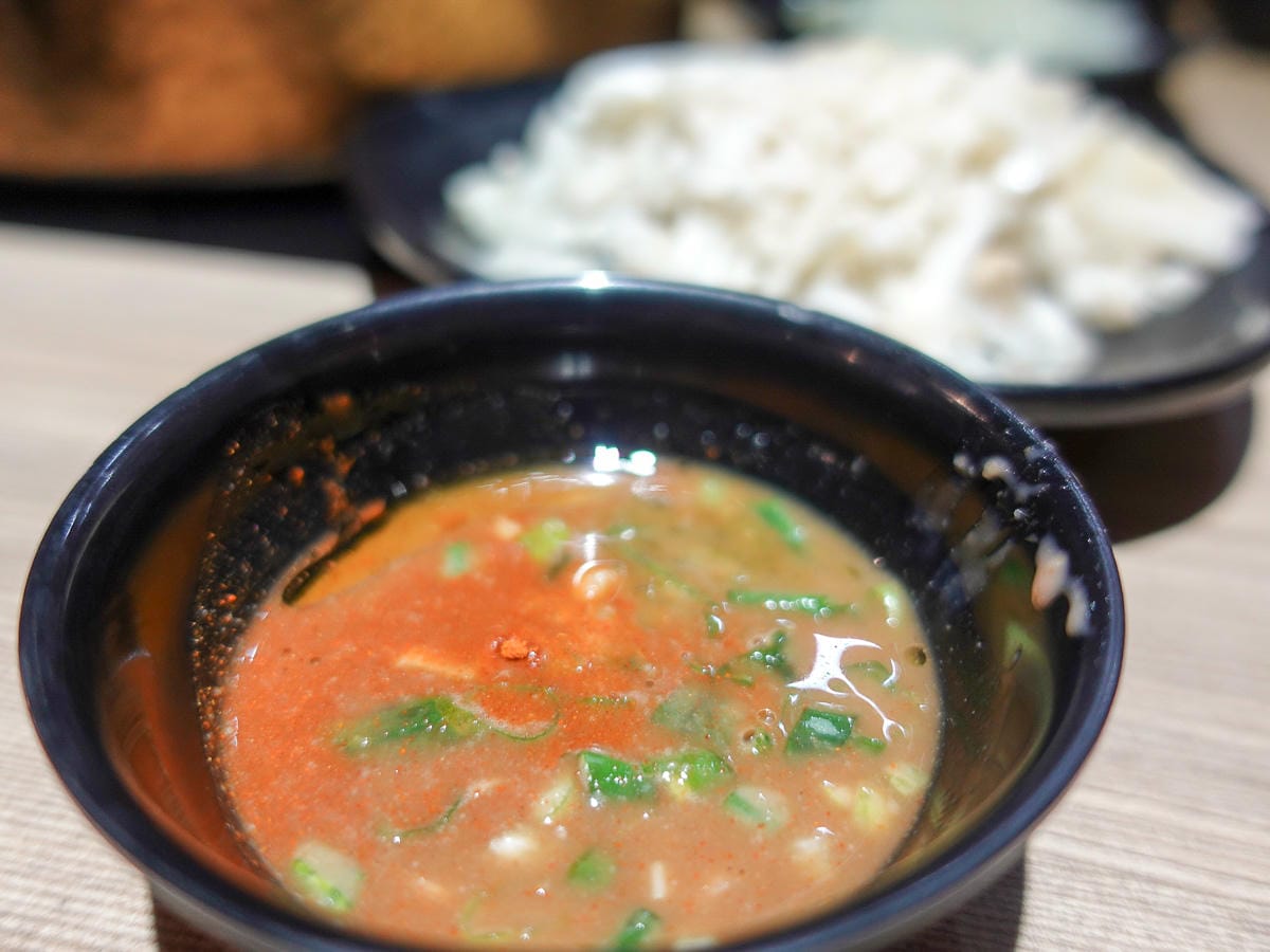 北車善導寺美食 東北之家酸菜白肉鍋吃到飽 青島店服務有特色