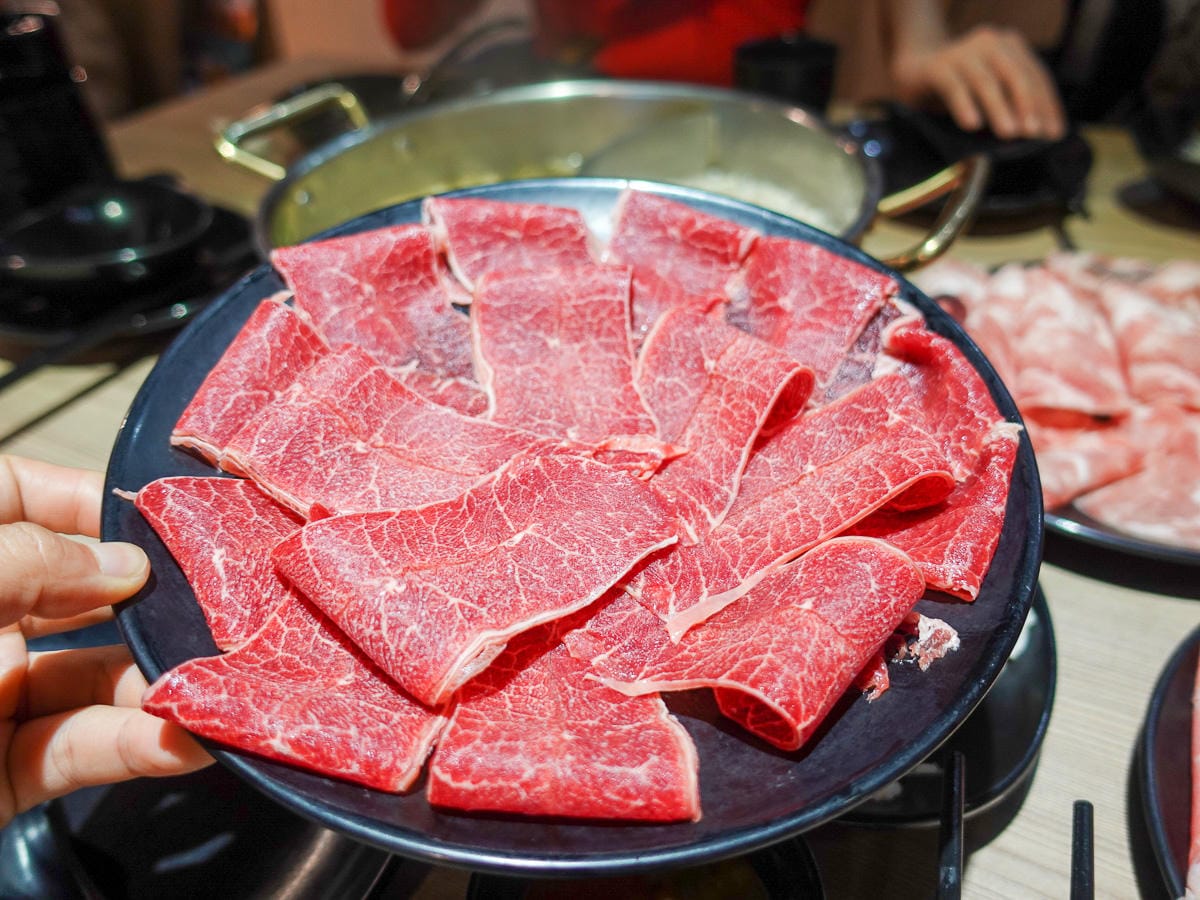 北車善導寺美食 東北之家酸菜白肉鍋吃到飽 青島店服務有特色