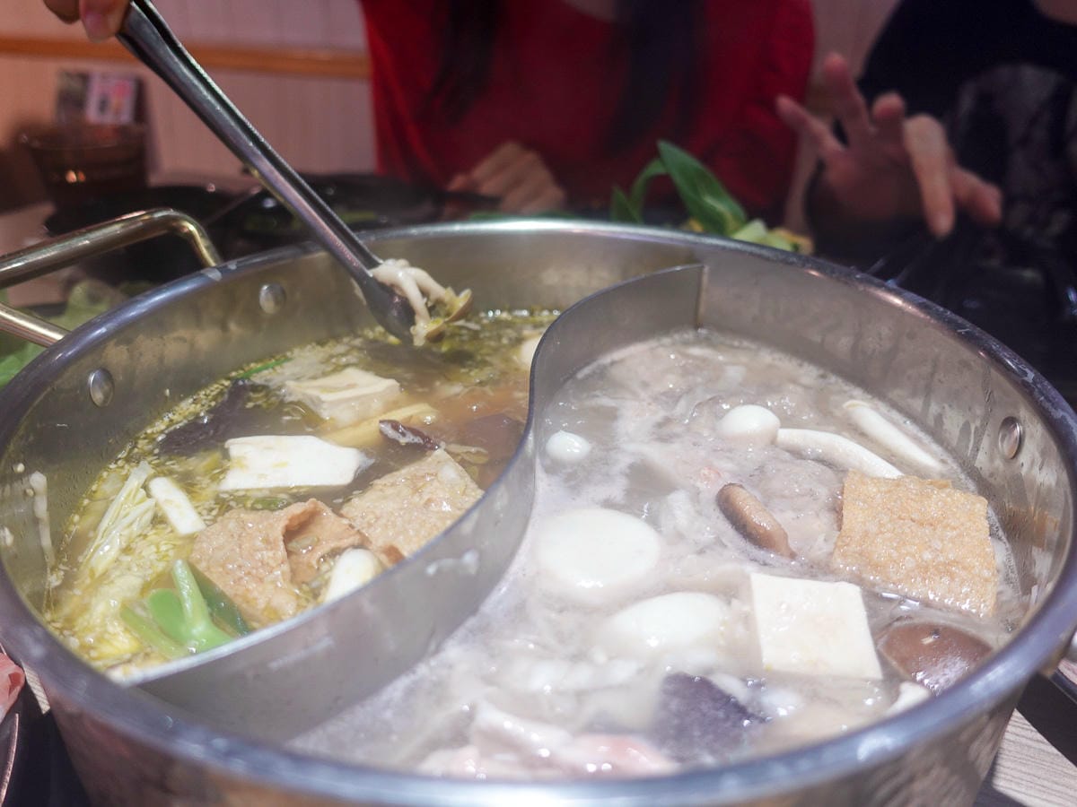 北車善導寺美食 東北之家酸菜白肉鍋吃到飽 青島店服務有特色