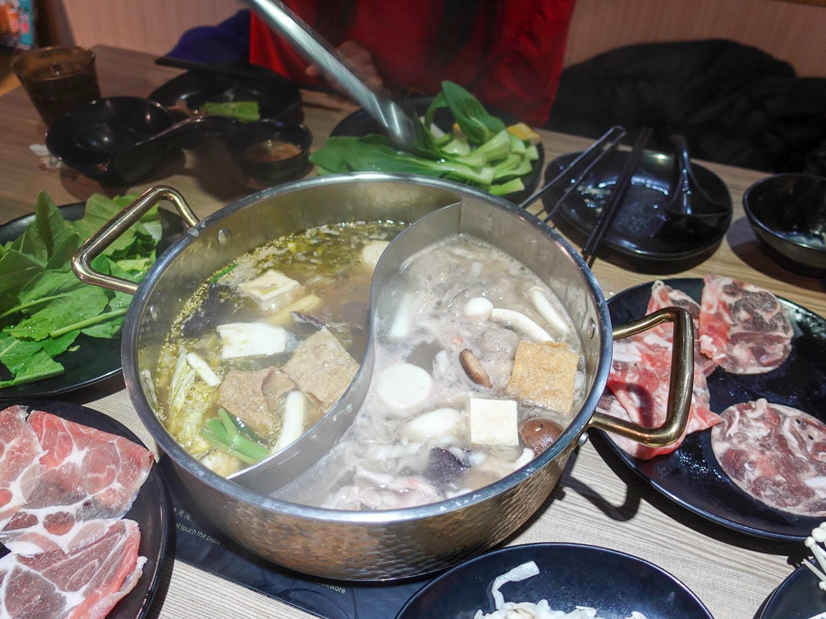 北車善導寺美食 東北之家酸菜白肉鍋吃到飽 青島店服務有特色