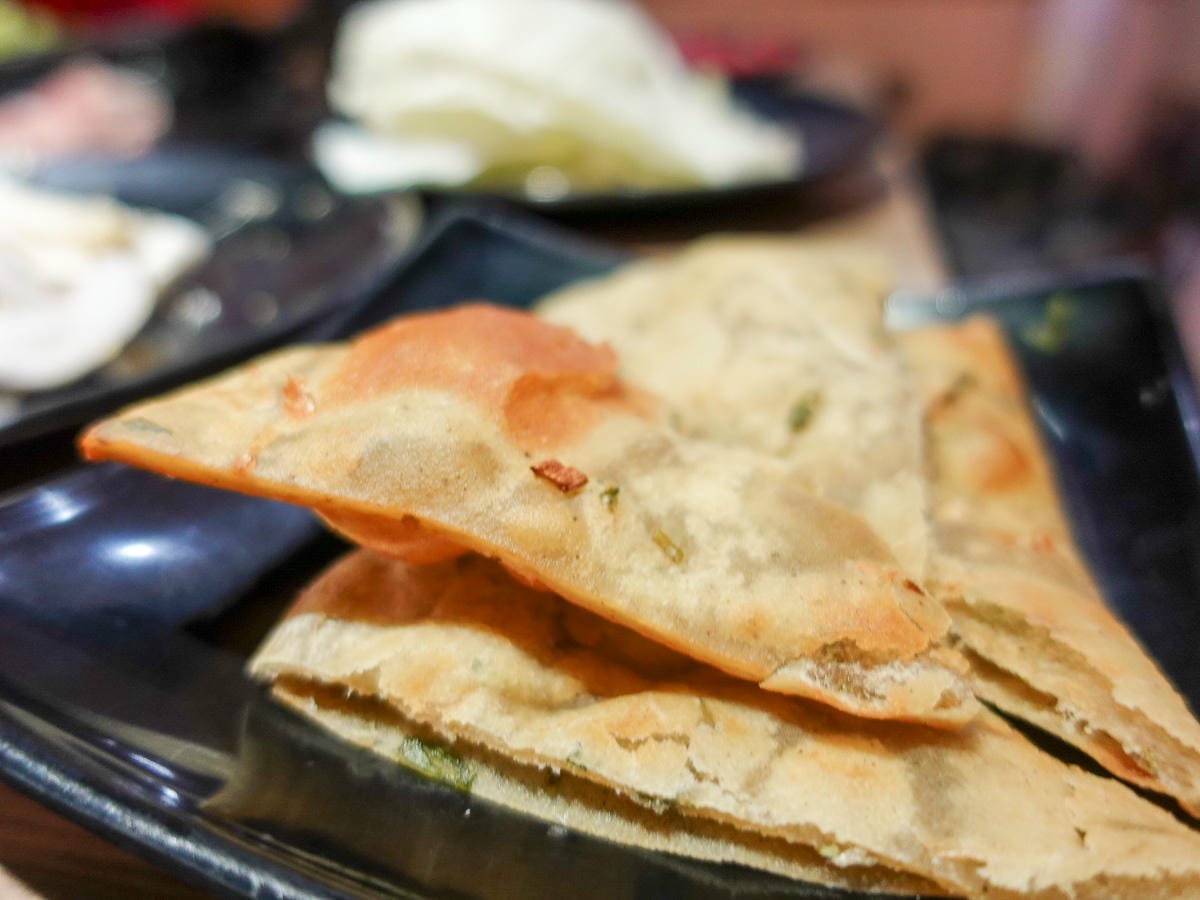 北車善導寺美食 東北之家酸菜白肉鍋吃到飽 青島店服務有特色