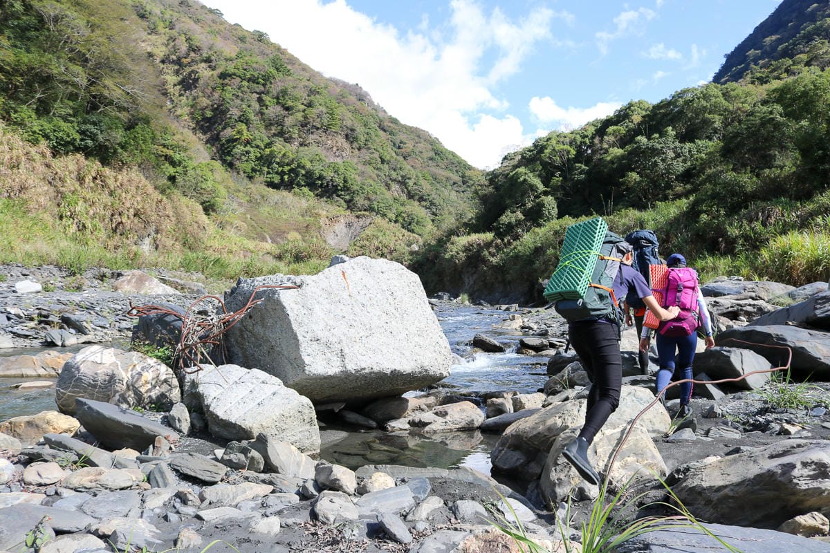 雲海溫泉 野營溫泉兩天爬到飽 南投秘境溯溪攀岩露營泡湯一次滿足