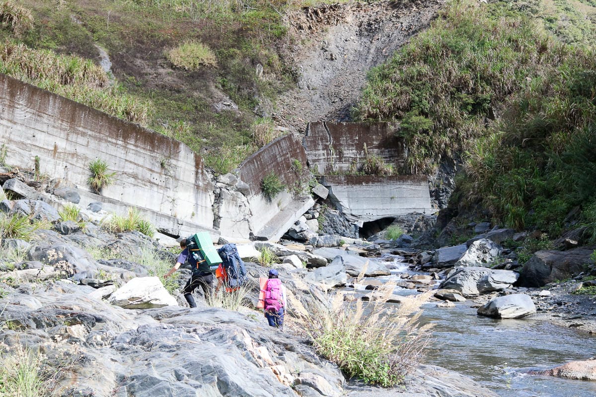 雲海溫泉 野營溫泉兩天爬到飽 南投秘境溯溪攀岩露營泡湯一次滿足