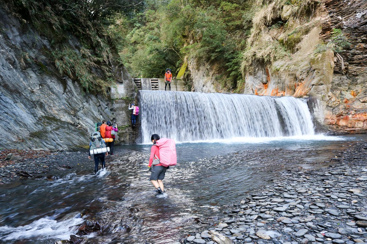 雲海溫泉 野營溫泉兩天爬到飽 南投秘境溯溪攀岩露營泡湯一次滿足