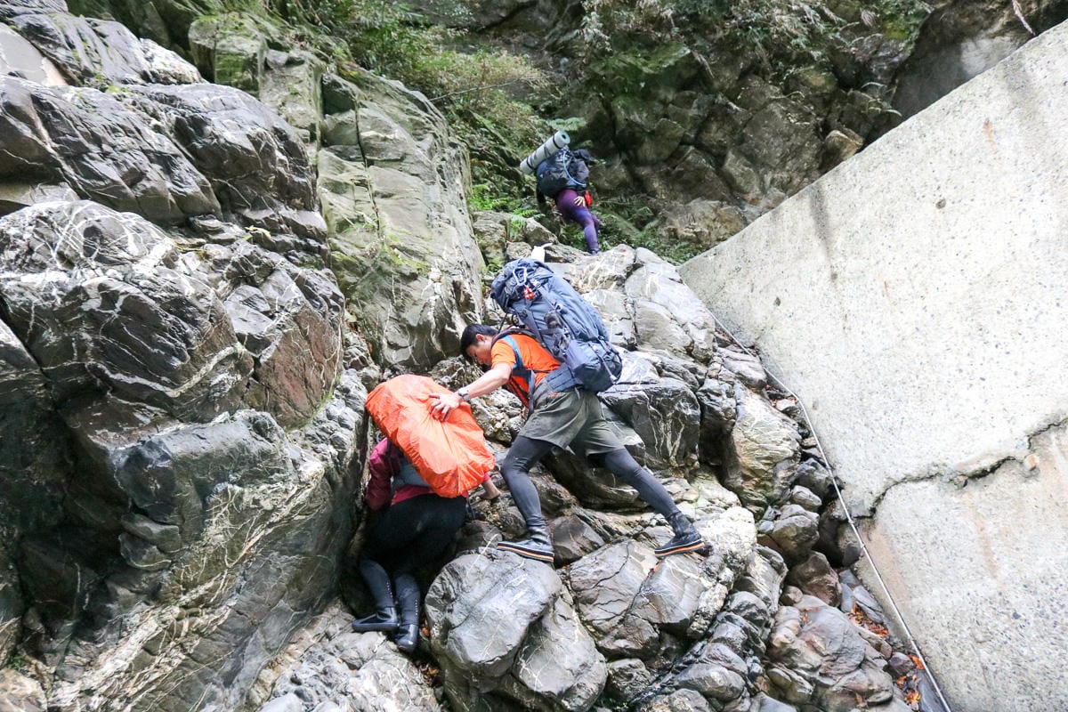 雲海溫泉 野營溫泉兩天爬到飽 南投秘境溯溪攀岩露營泡湯一次滿足