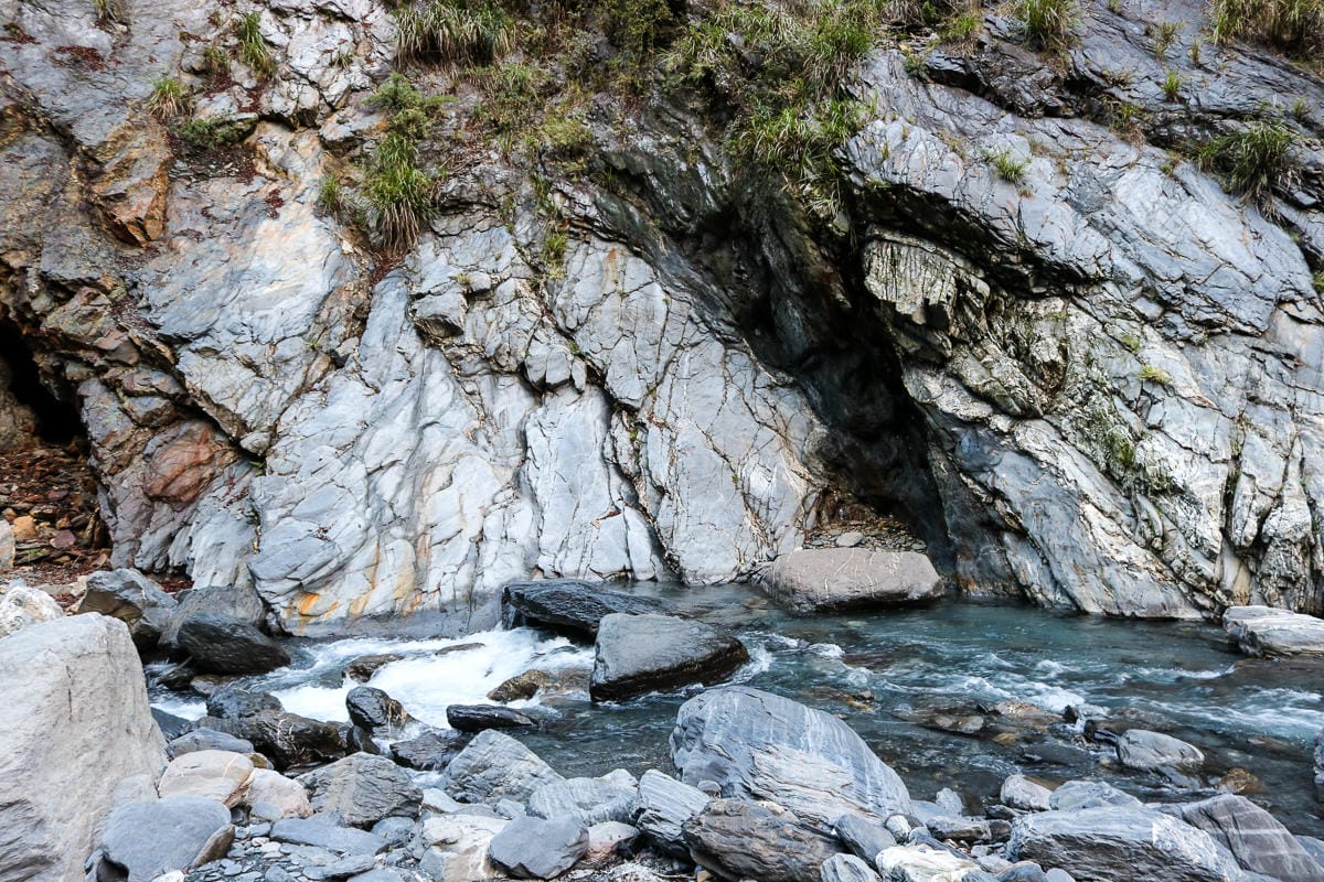 雲海溫泉 野營溫泉兩天爬到飽 南投秘境溯溪攀岩露營泡湯一次滿足