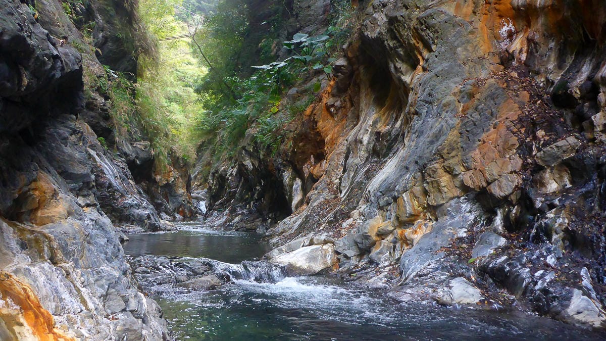 南投野溪溫泉 馬海濮溫泉大片絕美彩壁配上溫度迷人的溫泉泉池 - 第5張圖 南投野溪溫泉 馬海濮溫泉大片絕美彩壁配上溫度迷人的溫泉泉池