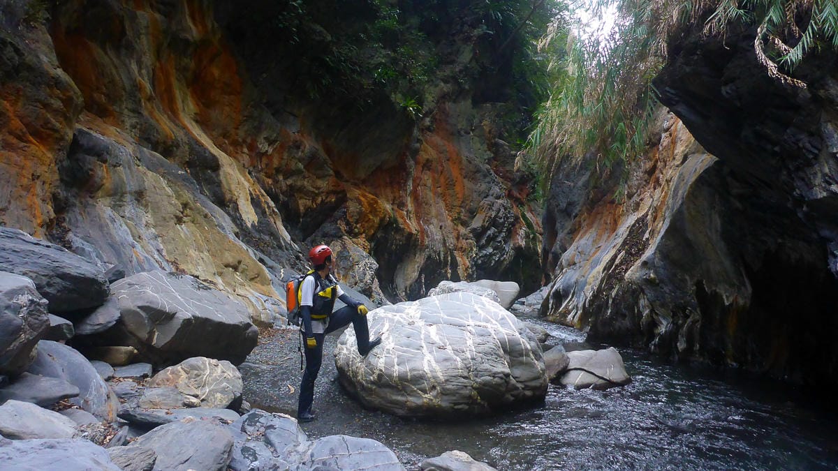 南投野溪溫泉 馬海濮溫泉大片絕美彩壁配上溫度迷人的溫泉泉池 - 第9張圖 南投野溪溫泉 馬海濮溫泉大片絕美彩壁配上溫度迷人的溫泉泉池