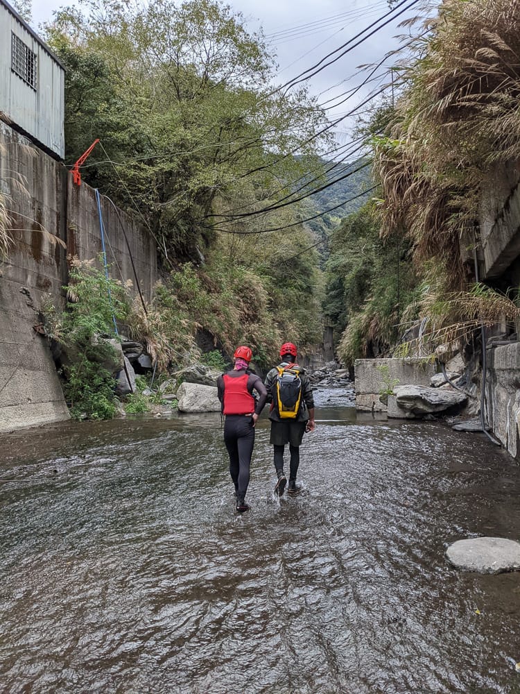 南投野溪溫泉 馬海濮溫泉大片絕美彩壁配上溫度迷人的溫泉泉池 - 第2張圖 南投野溪溫泉 馬海濮溫泉大片絕美彩壁配上溫度迷人的溫泉泉池
