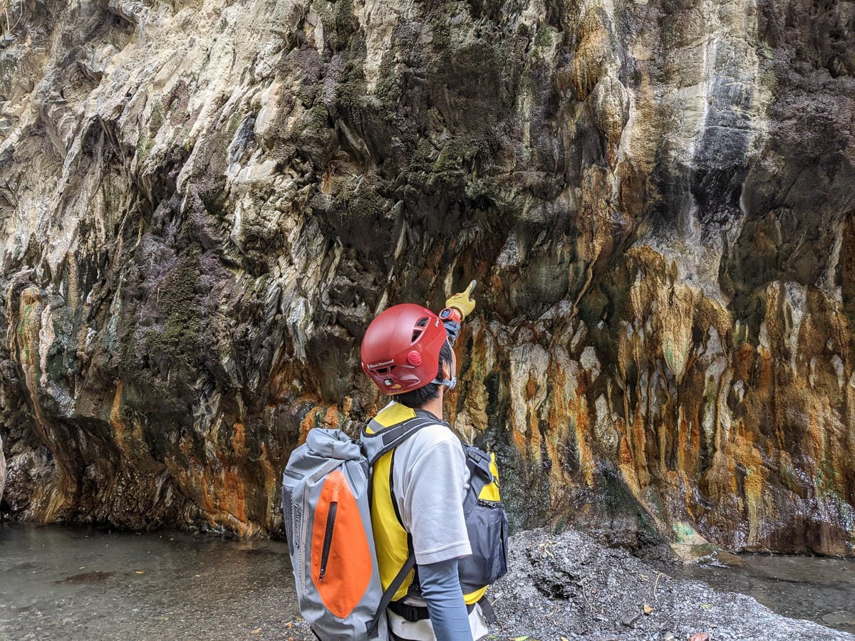 南投野溪溫泉 馬海濮溫泉大片絕美彩壁配上溫度迷人的溫泉泉池 - 第8張圖 南投野溪溫泉 馬海濮溫泉大片絕美彩壁配上溫度迷人的溫泉泉池