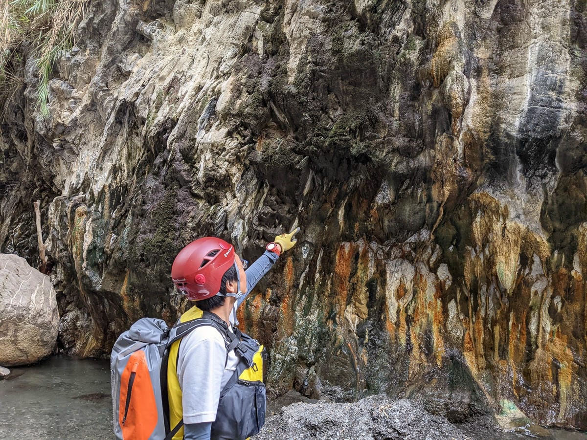 南投野溪溫泉 馬海濮溫泉大片絕美彩壁配上溫度迷人的溫泉泉池 - 第4張圖 南投野溪溫泉 馬海濮溫泉大片絕美彩壁配上溫度迷人的溫泉泉池
