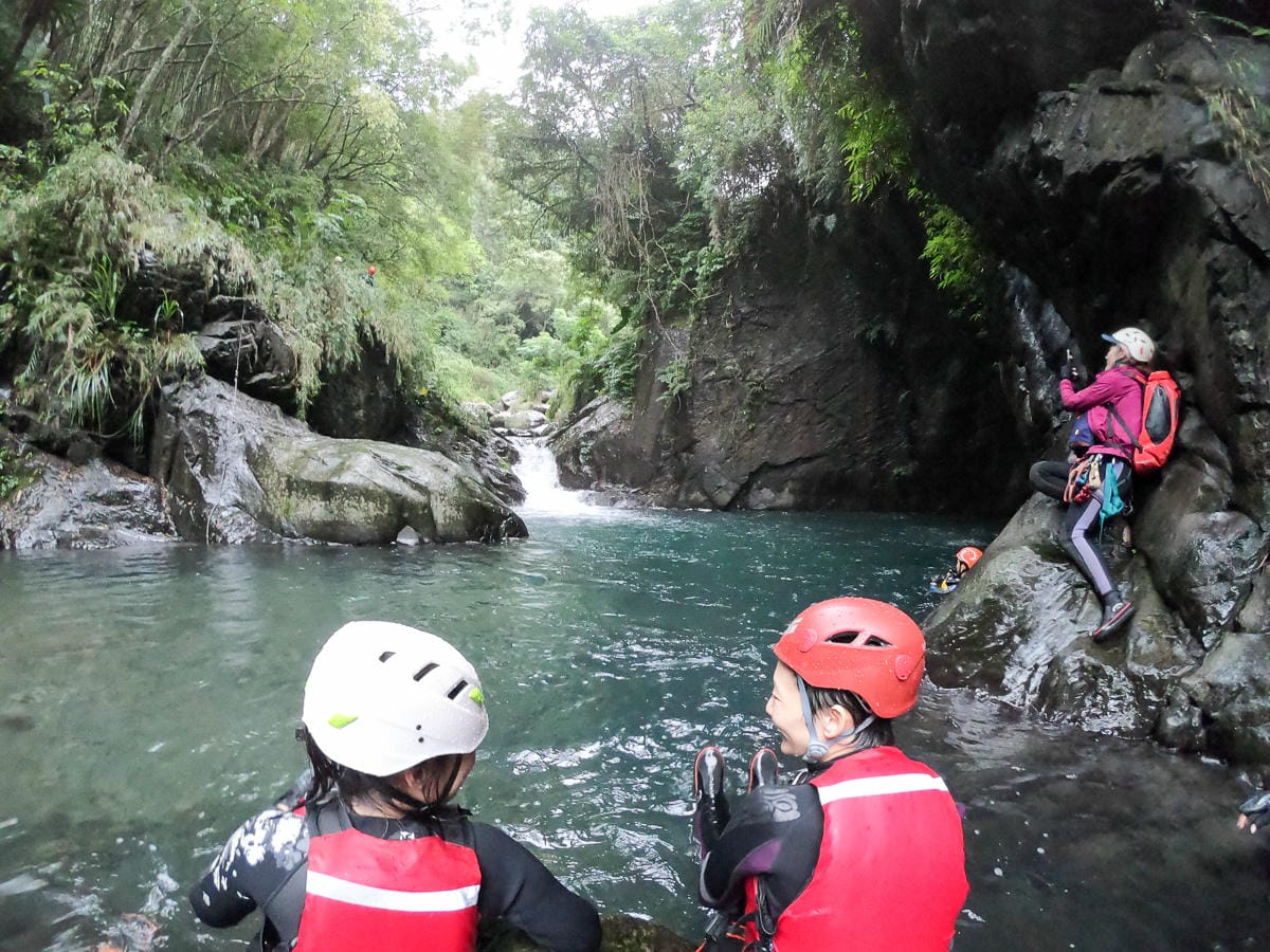 新竹尖石那羅溯溪 天然滑水道新手適合夏日玩水天堂