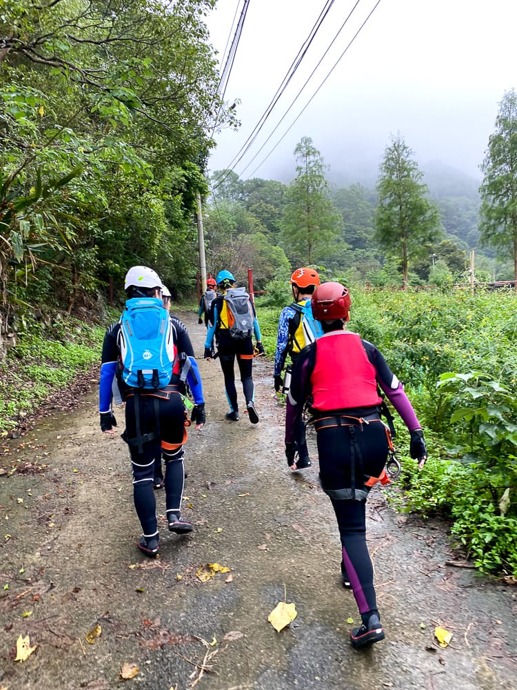 新竹尖石那羅溯溪 天然滑水道新手適合夏日玩水天堂