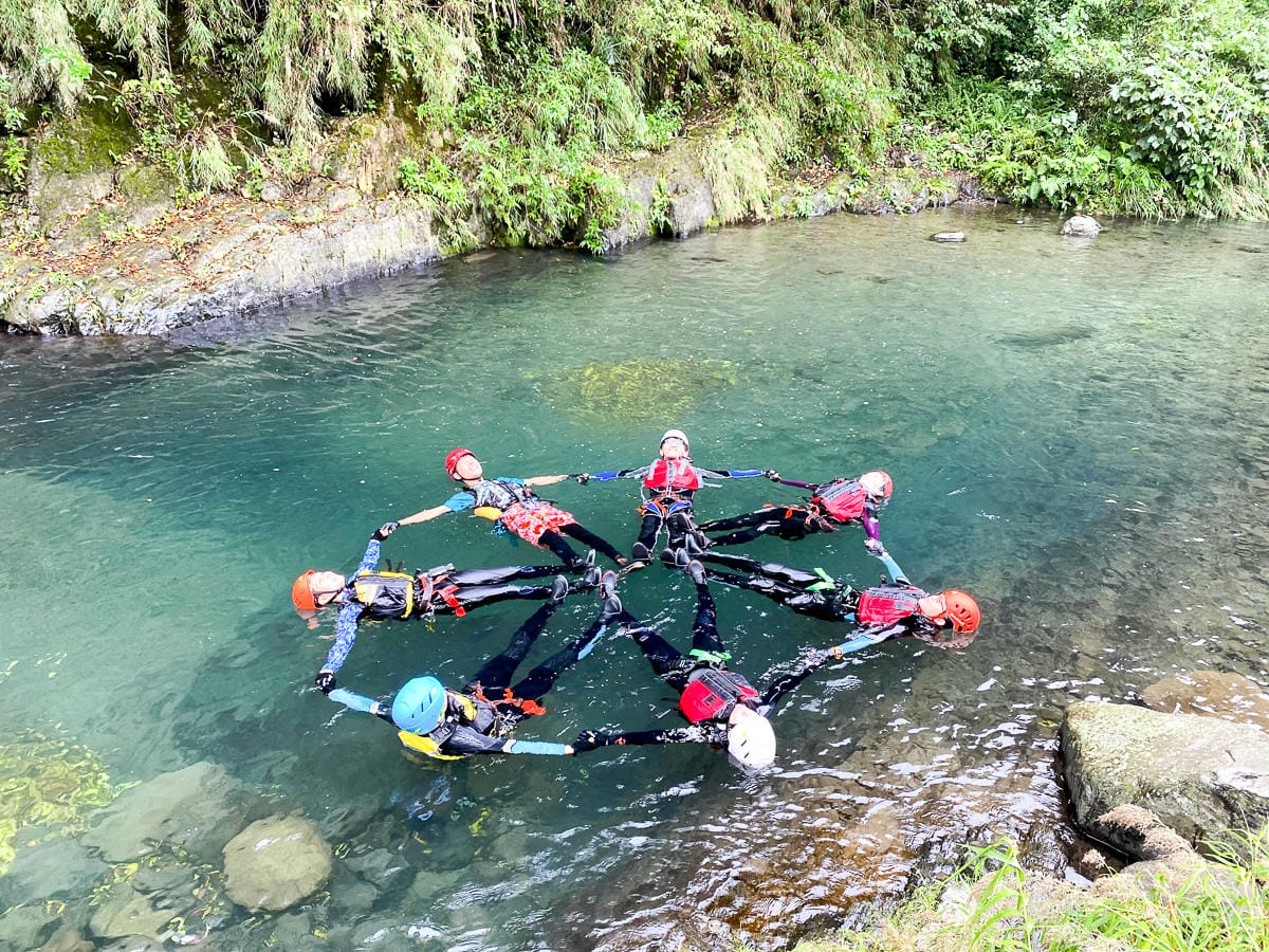 新竹尖石那羅溯溪 天然滑水道新手適合夏日玩水天堂