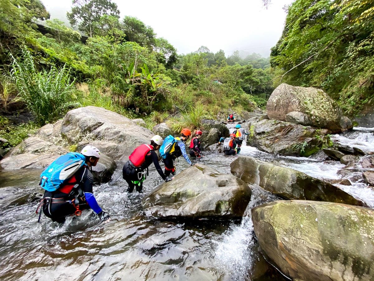 新竹尖石那羅溯溪 天然滑水道新手適合夏日玩水天堂