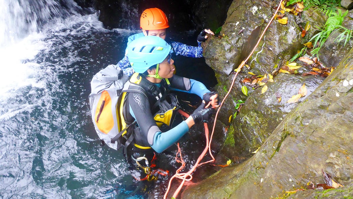 新竹尖石那羅溯溪 天然滑水道新手適合夏日玩水天堂