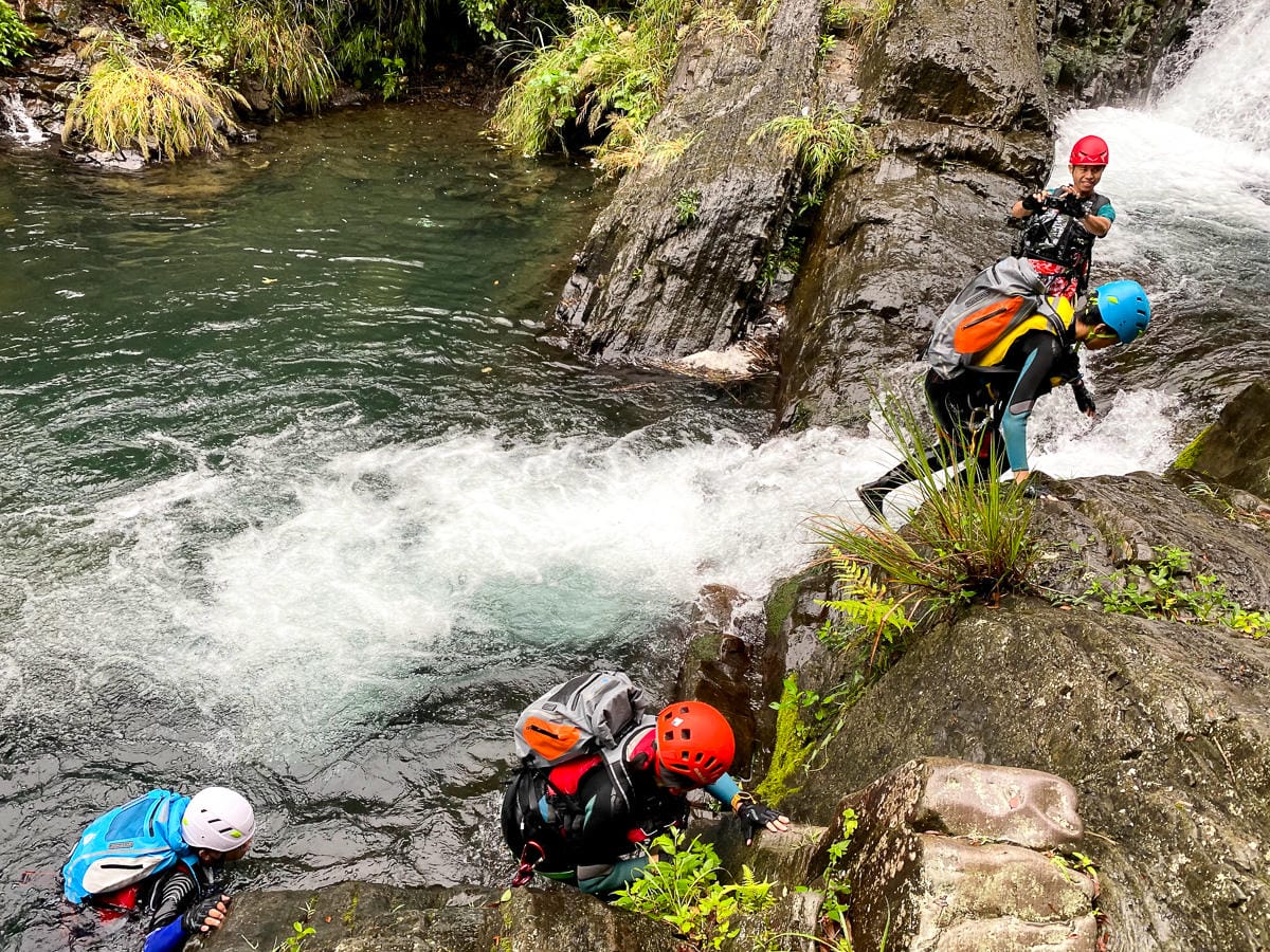 新竹尖石那羅溯溪 天然滑水道新手適合夏日玩水天堂