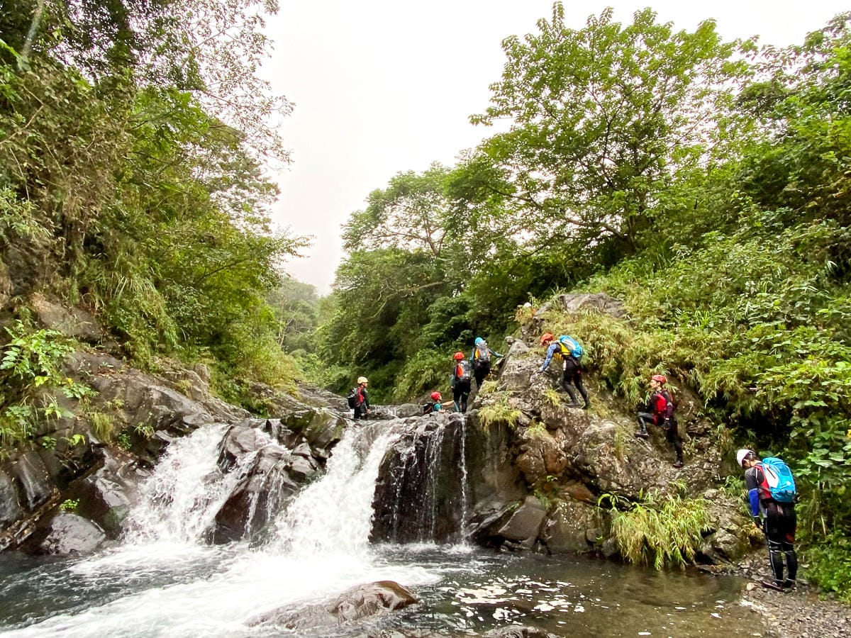 新竹尖石那羅溯溪 天然滑水道新手適合夏日玩水天堂