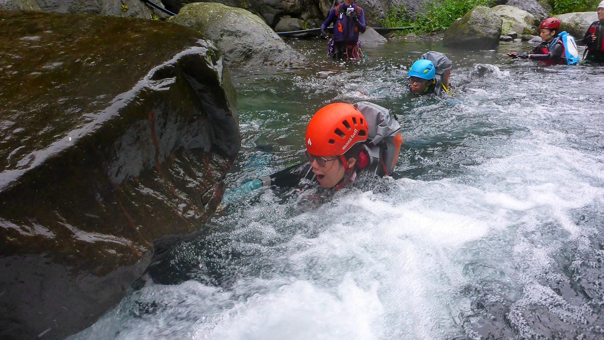新竹尖石那羅溯溪 天然滑水道新手適合夏日玩水天堂