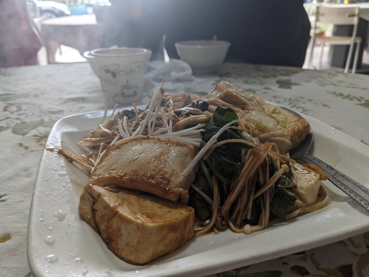 陽明山降雪，雪中登七星山注意陽明山交管 附在地推薦陽明山美食