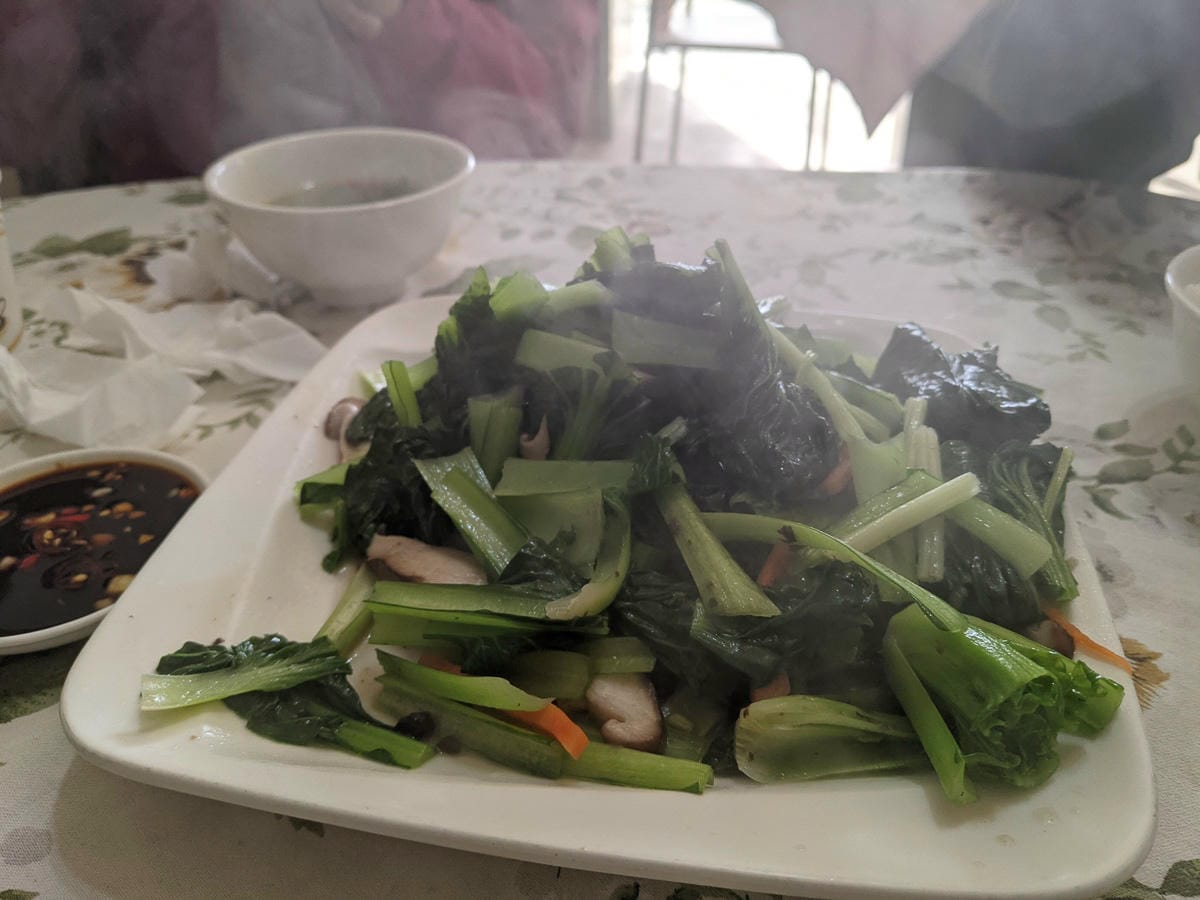 陽明山降雪，雪中登七星山注意陽明山交管 附在地推薦陽明山美食