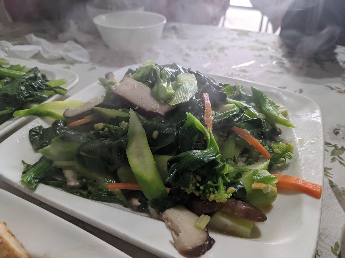 陽明山降雪，雪中登七星山注意陽明山交管 附在地推薦陽明山美食