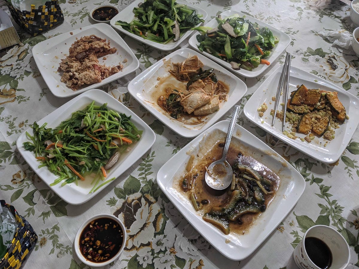 陽明山降雪，雪中登七星山注意陽明山交管 附在地推薦陽明山美食