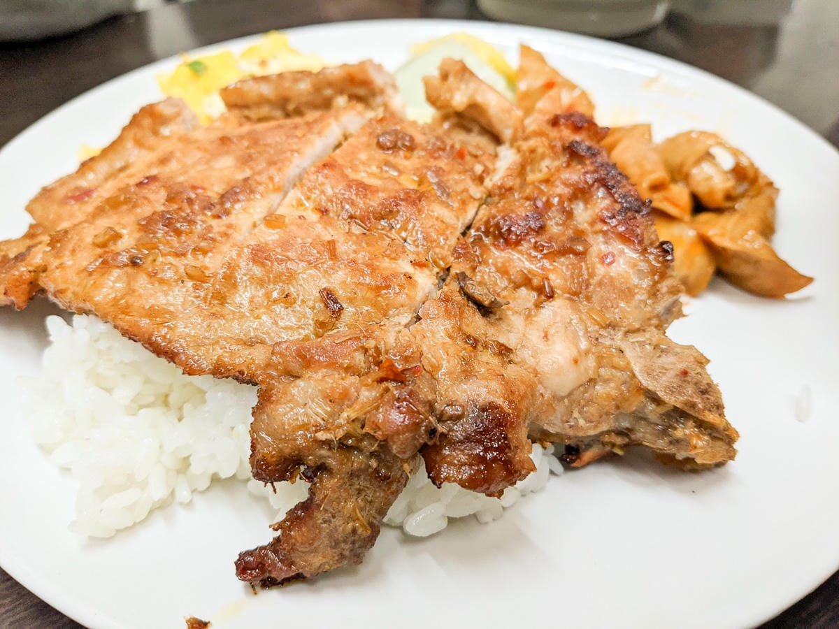 東湖阿水越南美食 巷內厲害河粉與涼拌雞絲記得早點來