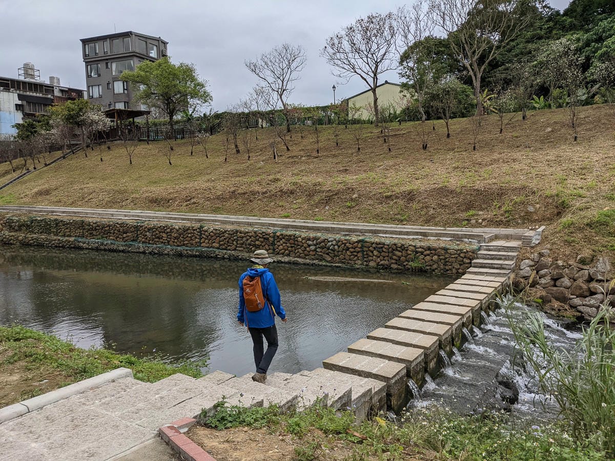 樂活公園追櫻花 康樂山明舉山原始土路新手推薦台北冬天爬山路線