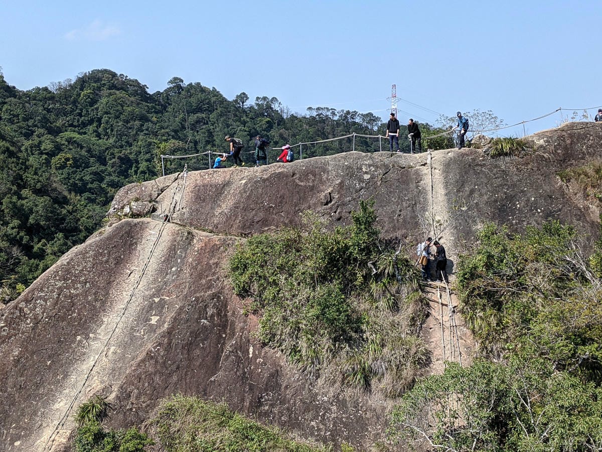 三峽五寮尖 刺激驚險爬山路線 峭壁雄峰拉繩垂降的體力活