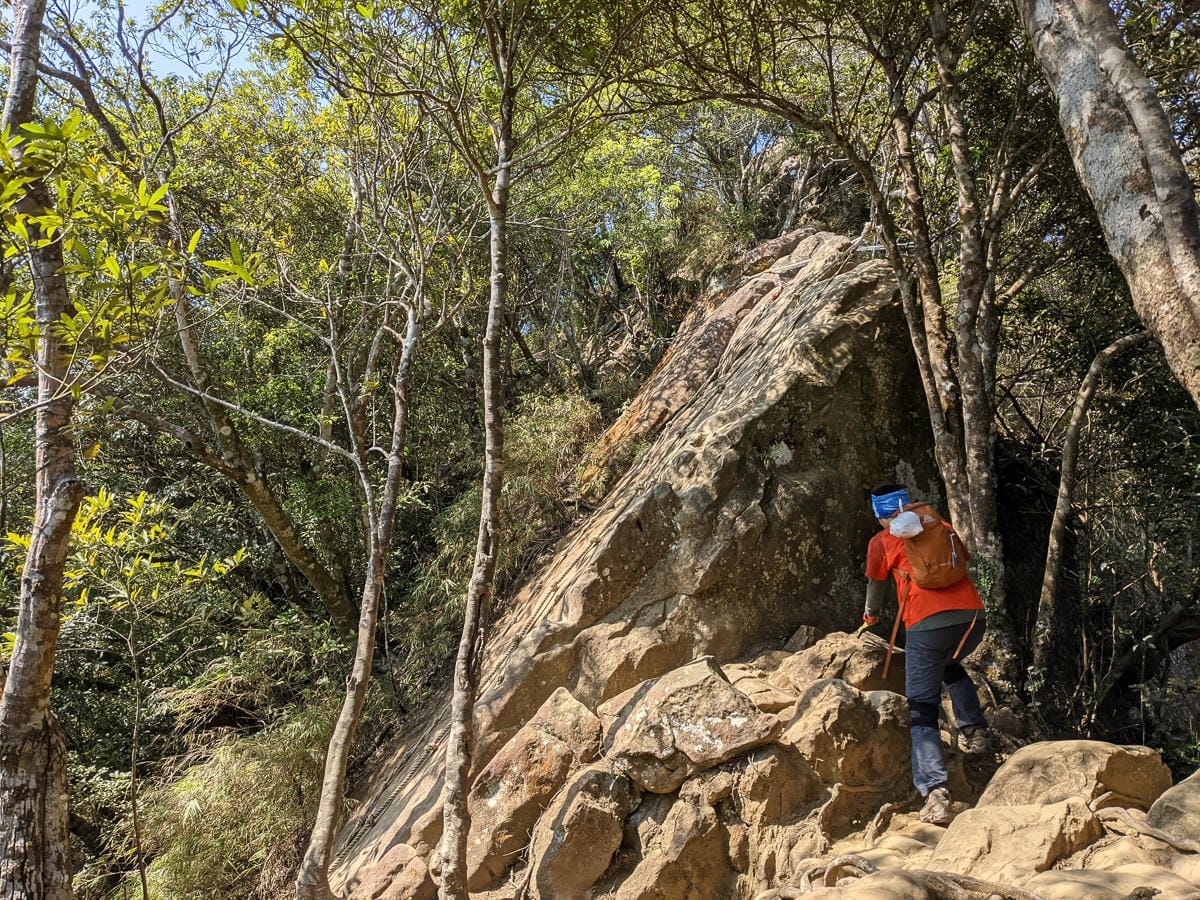 三峽五寮尖 刺激驚險爬山路線 峭壁雄峰拉繩垂降的體力活