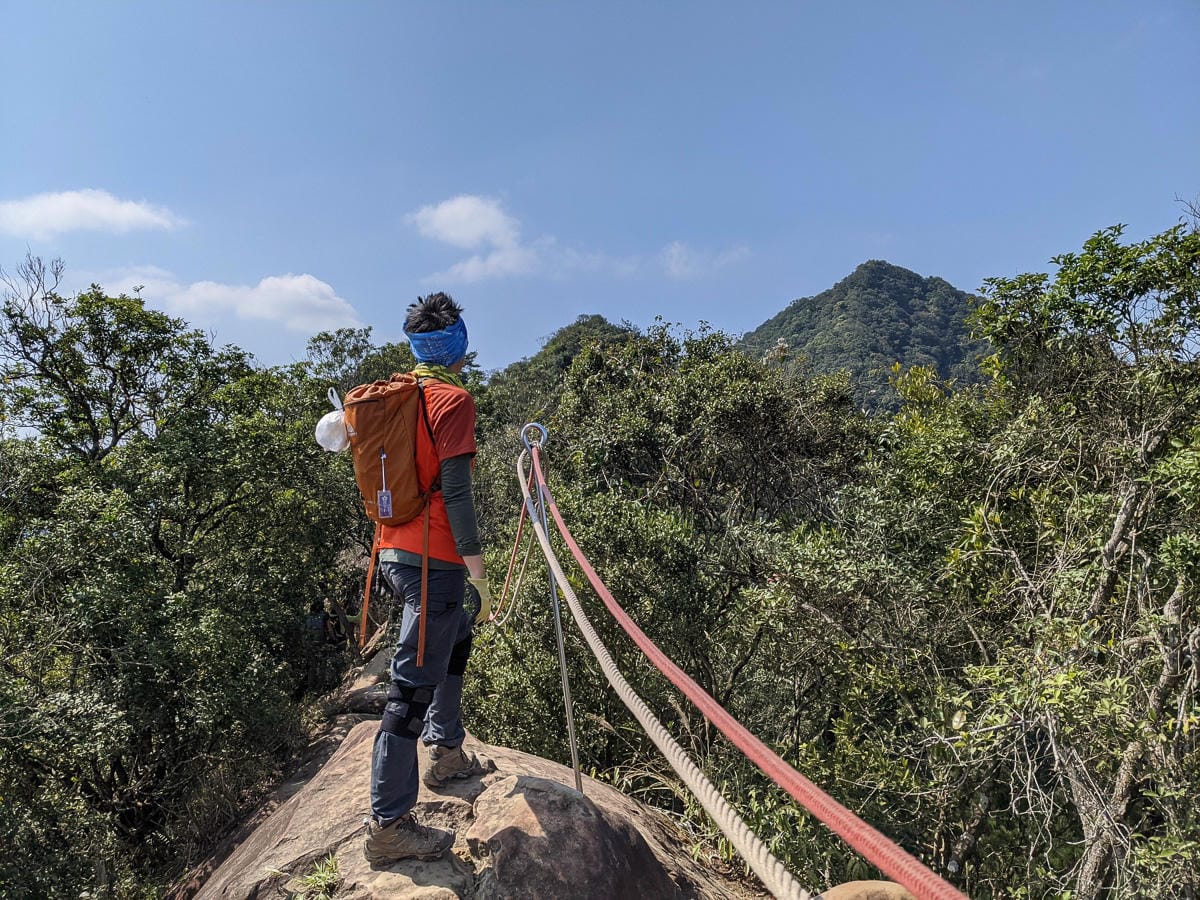 三峽五寮尖 刺激驚險爬山路線 峭壁雄峰拉繩垂降的體力活