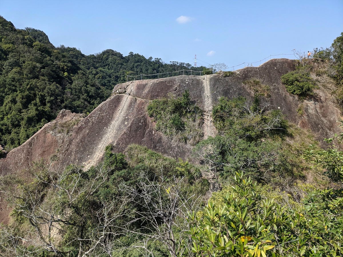 三峽五寮尖 刺激驚險爬山路線 峭壁雄峰拉繩垂降的體力活
