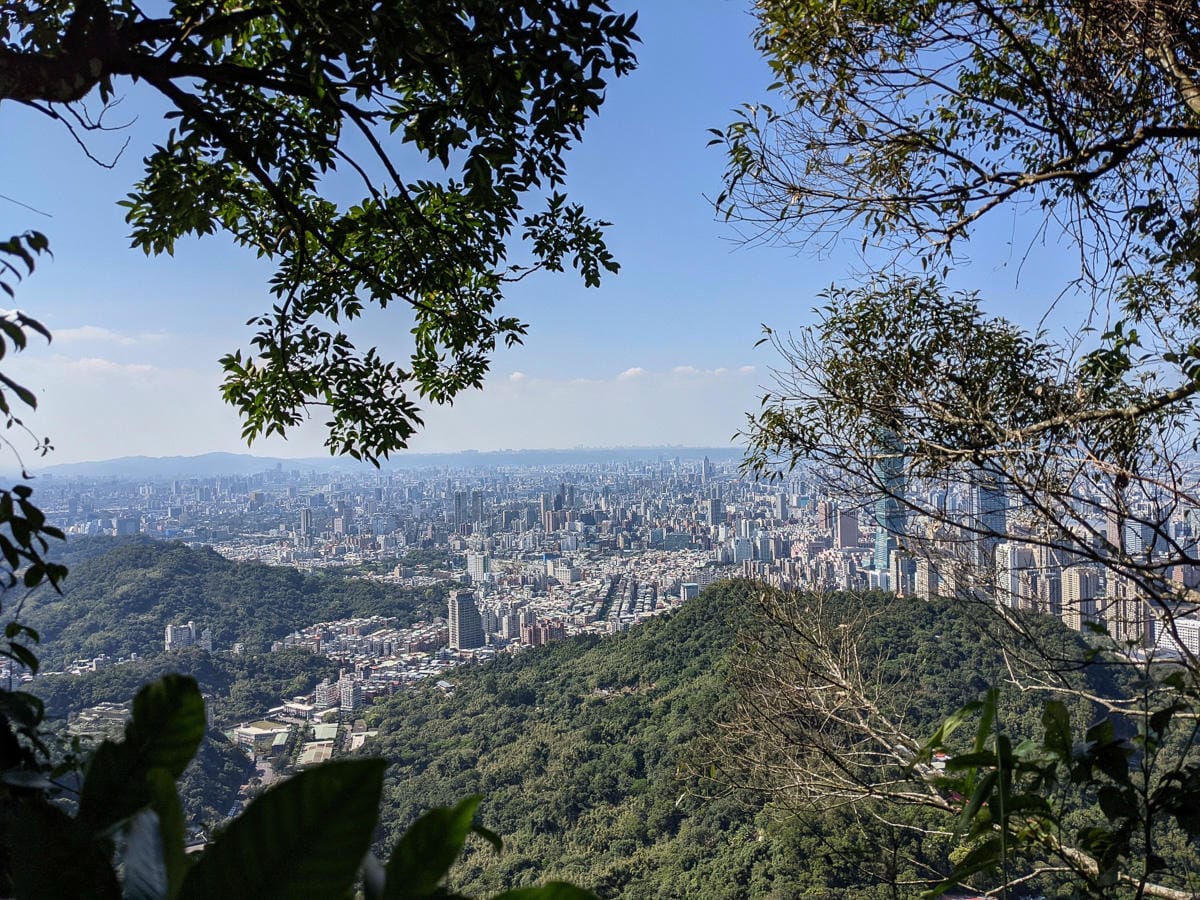 南港山攀岩步道 挑戰驚心動魄戶外攀爬場需要體能還要腦袋