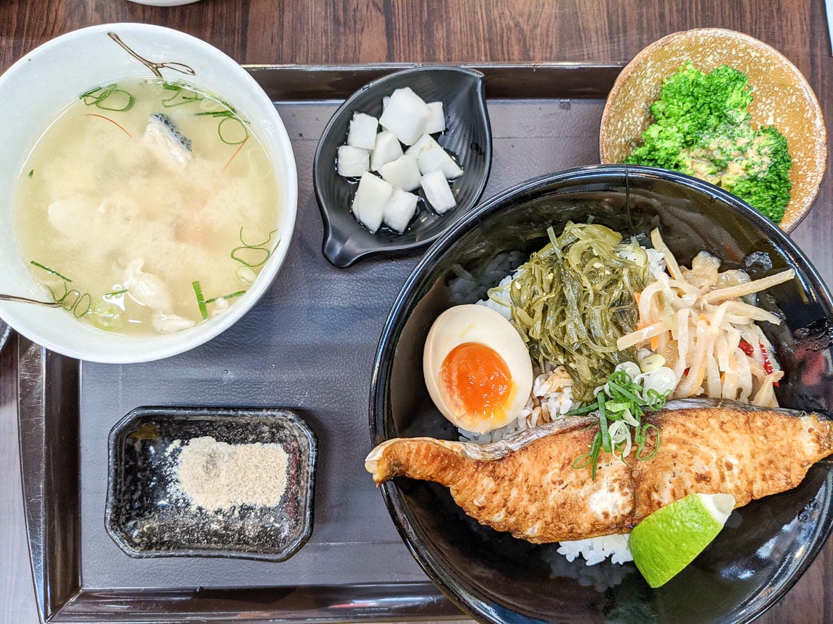 內湖生魚片 澄食小人屋日式定食之總是大排隊