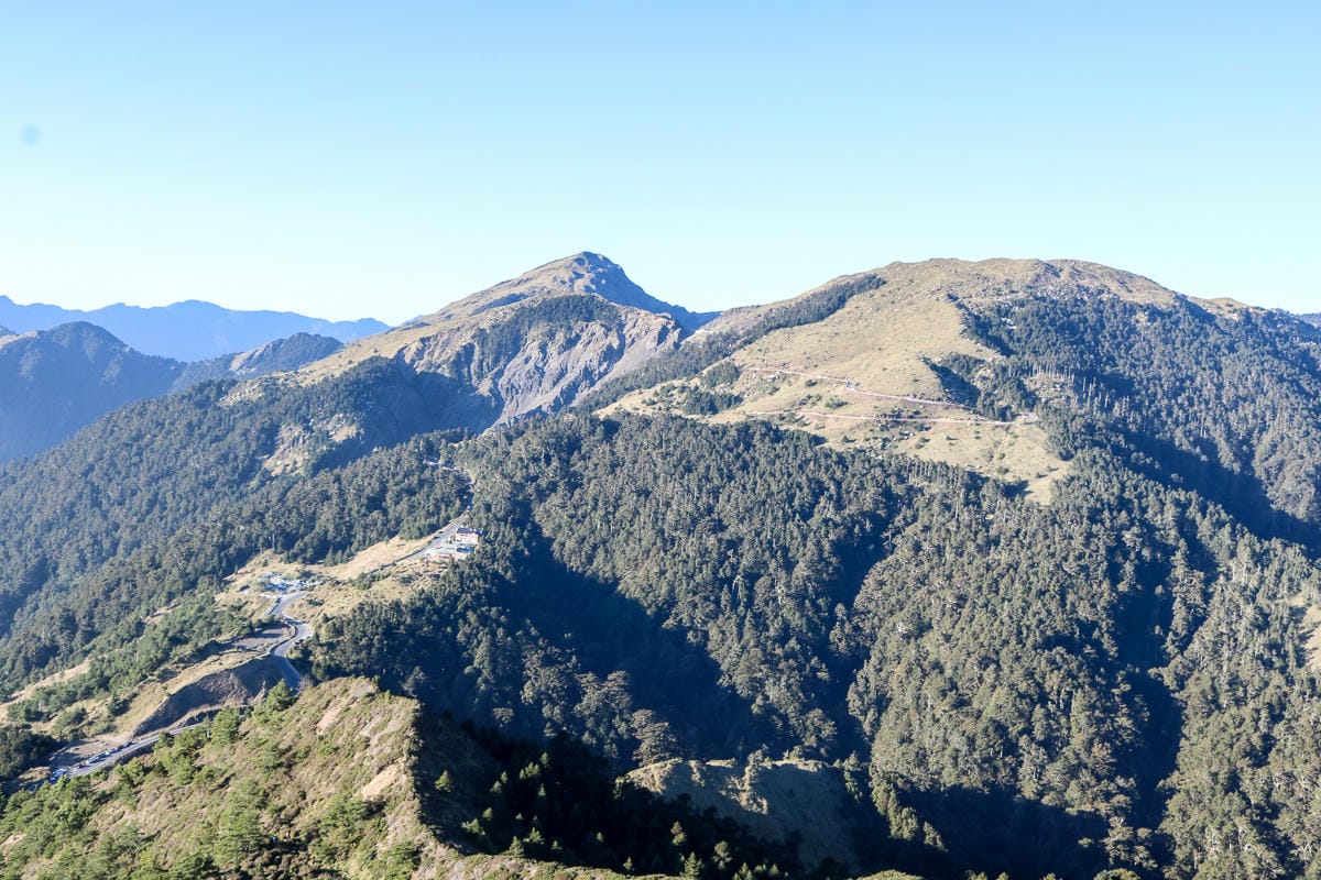 合歡北峰縱看中央山脈雪山山脈 杜鵑花季這樣美