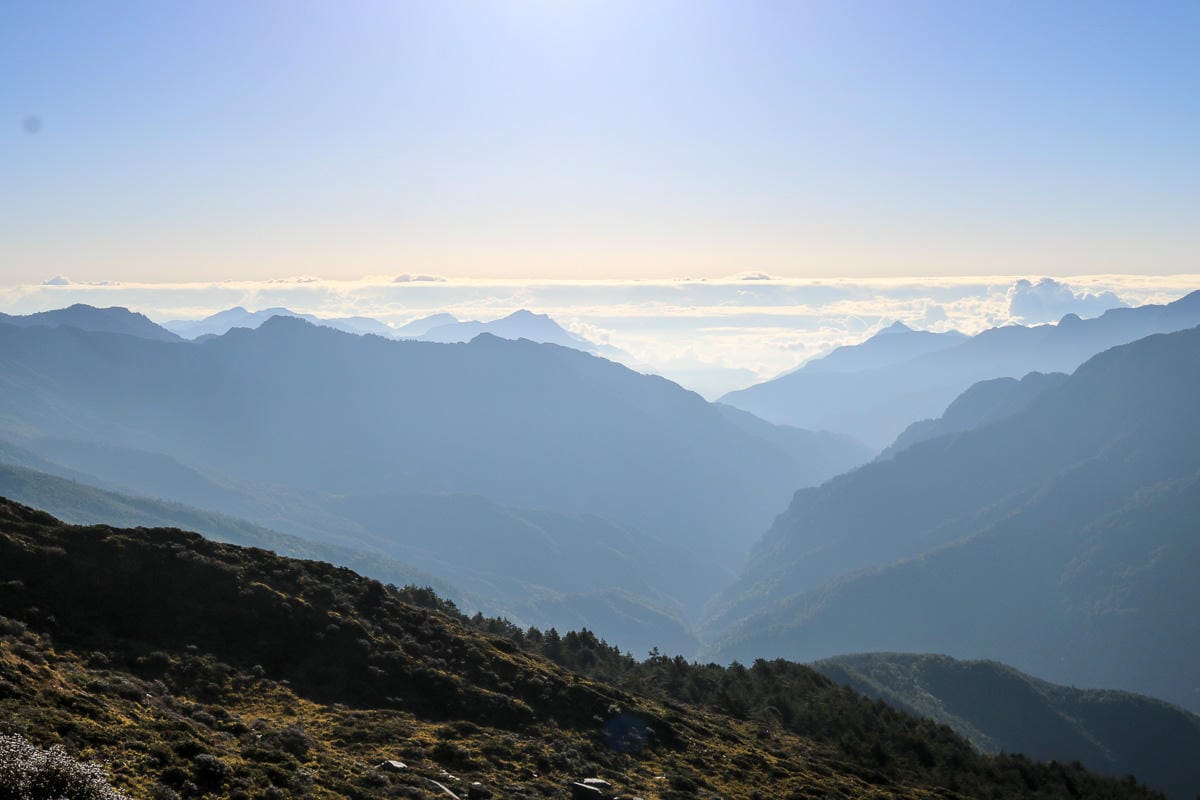 合歡北峰縱看中央山脈雪山山脈 杜鵑花季這樣美