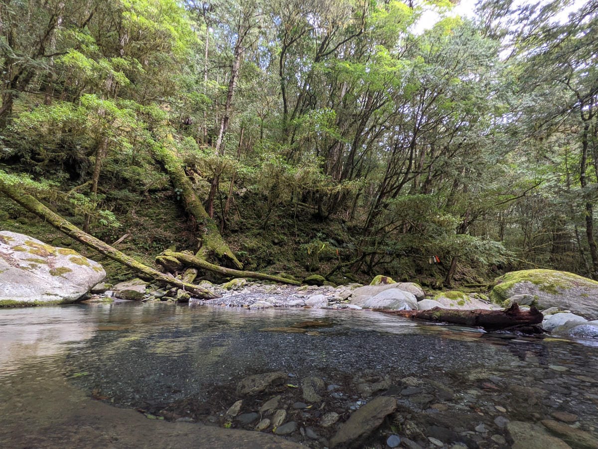嘉明湖戒茂斯來回 夜宿嘉明湖妹池狂風暴雨狂奔記