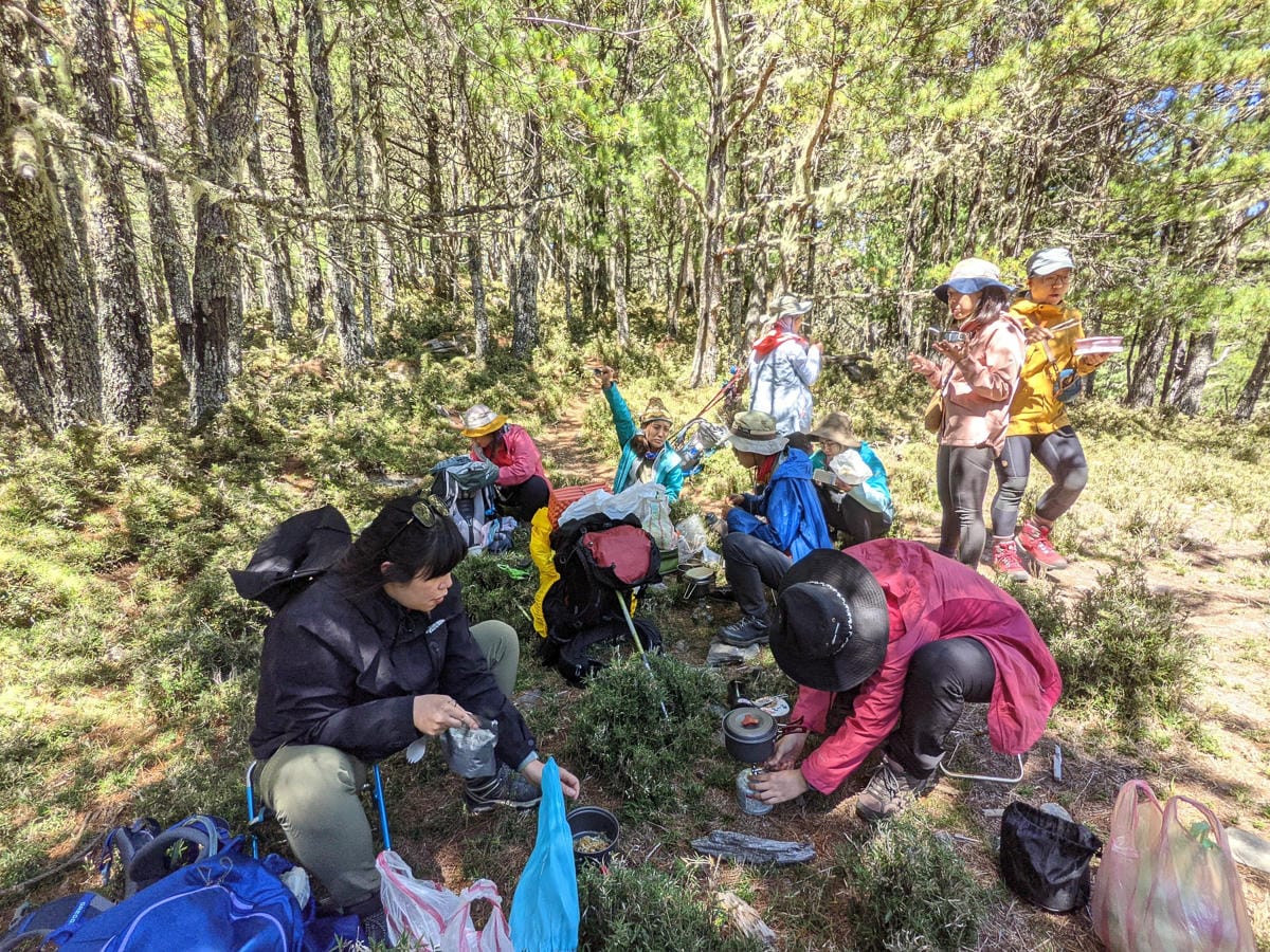 嘉明湖戒茂斯來回 夜宿嘉明湖妹池狂風暴雨狂奔記