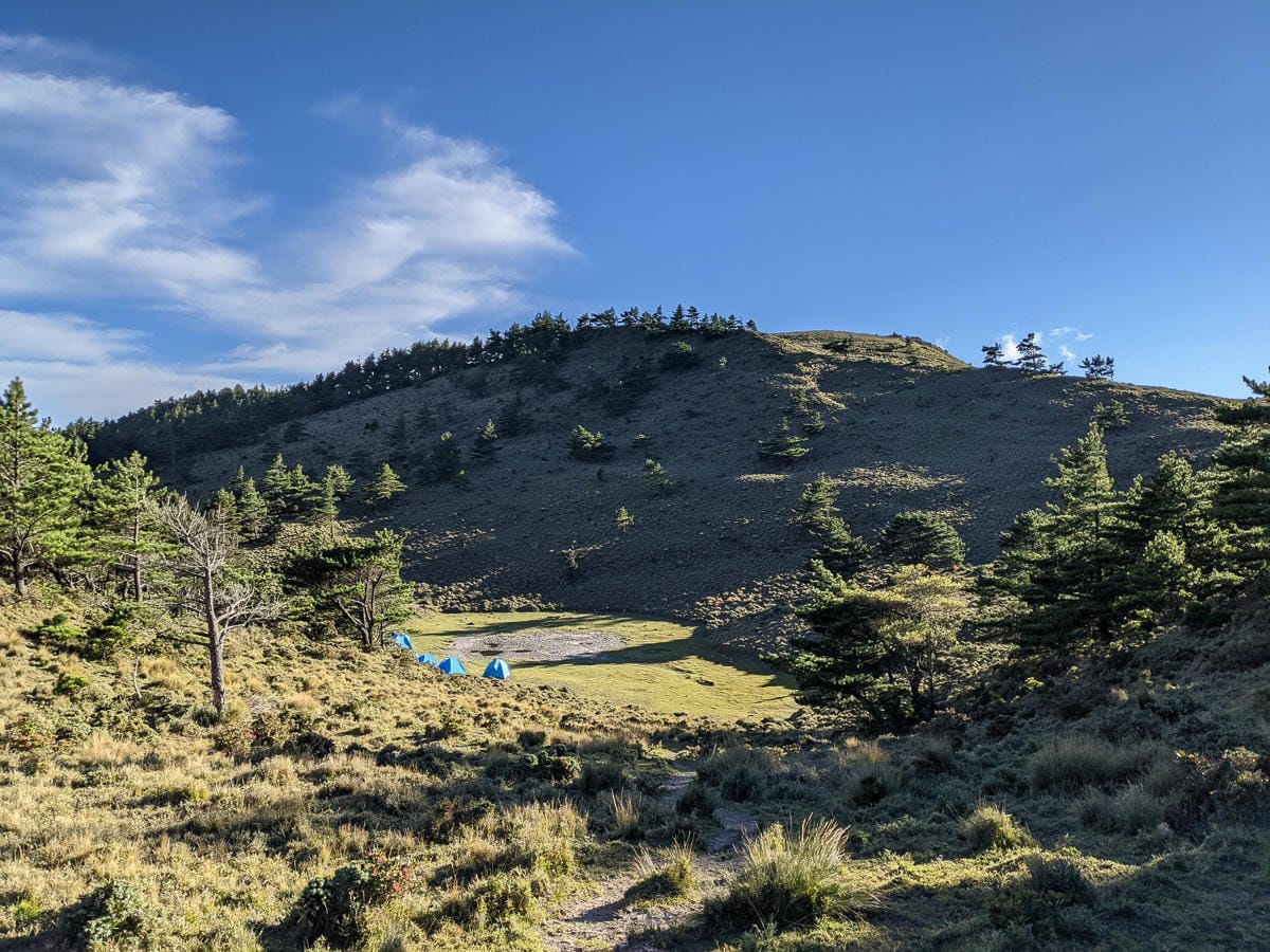 嘉明湖戒茂斯來回 夜宿嘉明湖妹池狂風暴雨狂奔記