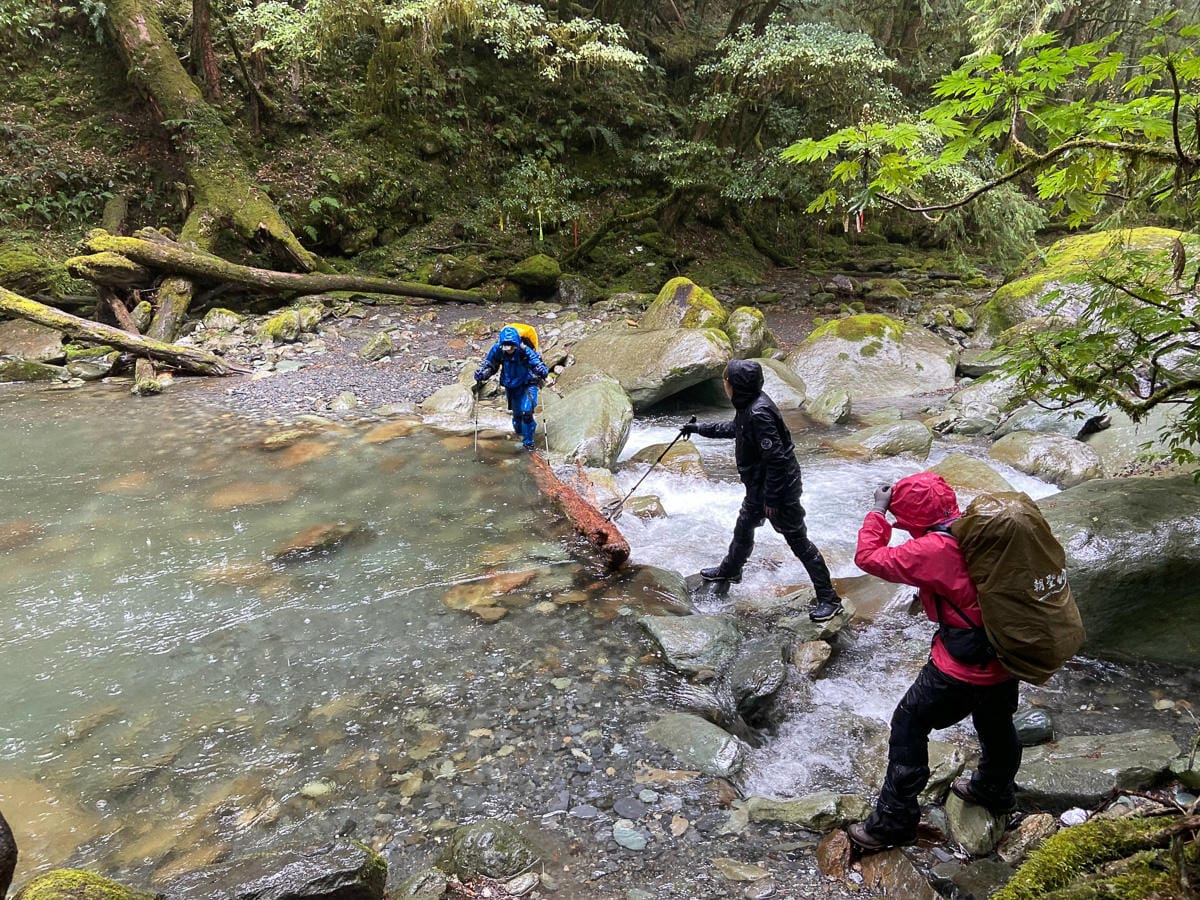 嘉明湖戒茂斯來回 夜宿嘉明湖妹池狂風暴雨狂奔記