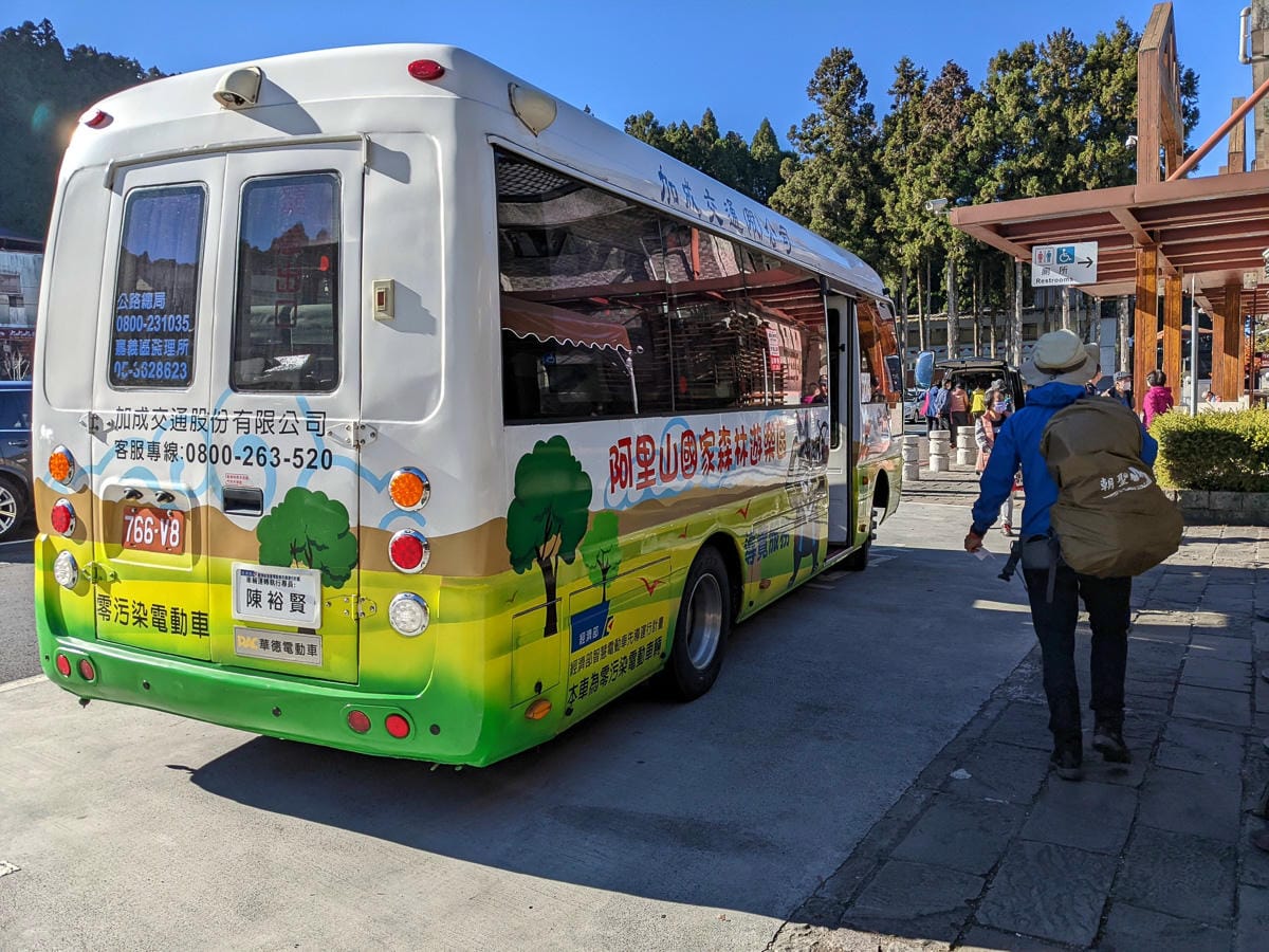 阿里山眠月線翻新 頭燈必備穿越隧道拉繩申請入園值得來