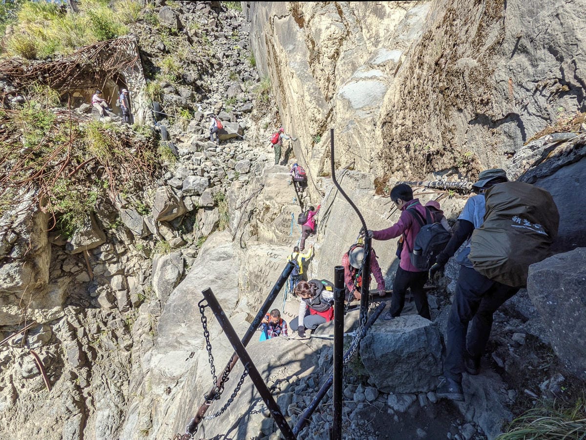 阿里山眠月線翻新 頭燈必備穿越隧道拉繩申請入園值得來