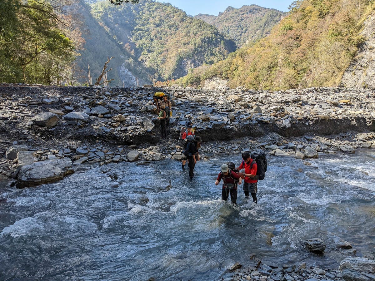 萬大北溪溫泉 奧萬大南投冬季之峽谷露營星空滿佈