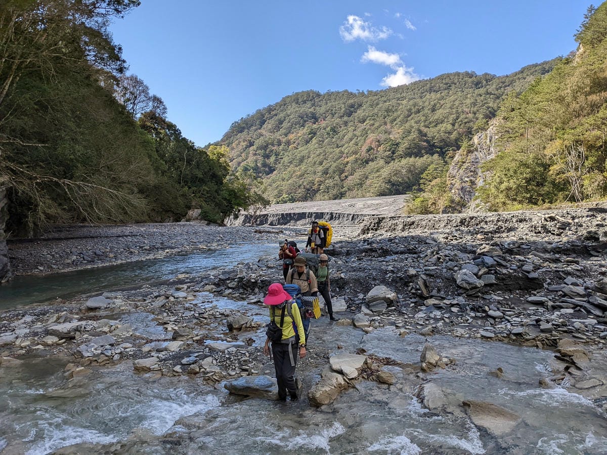 萬大北溪溫泉 奧萬大南投冬季之峽谷露營星空滿佈