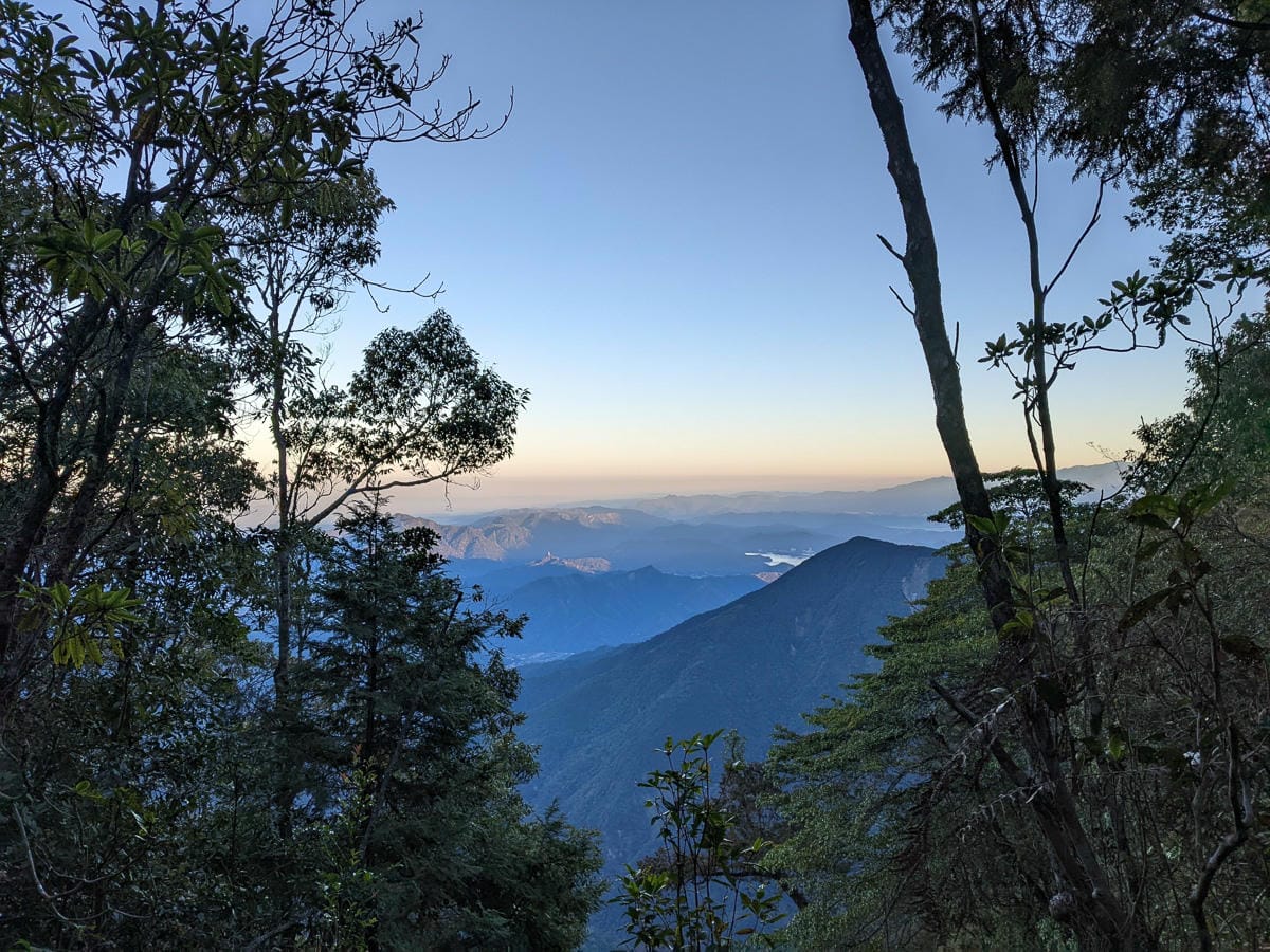 西巒大山難度？南投百岳單攻聖品玉山最北端冬天出大景