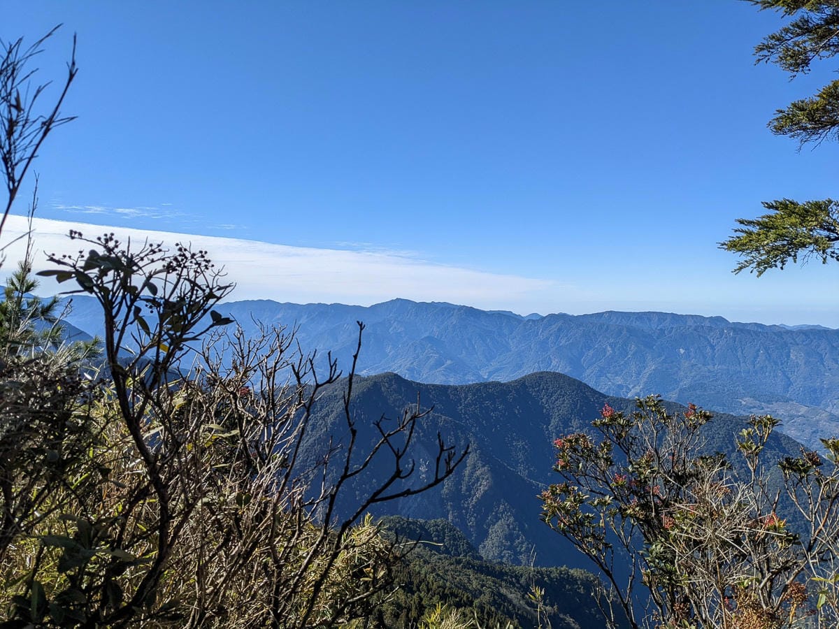 西巒大山難度？南投百岳單攻聖品玉山最北端冬天出大景