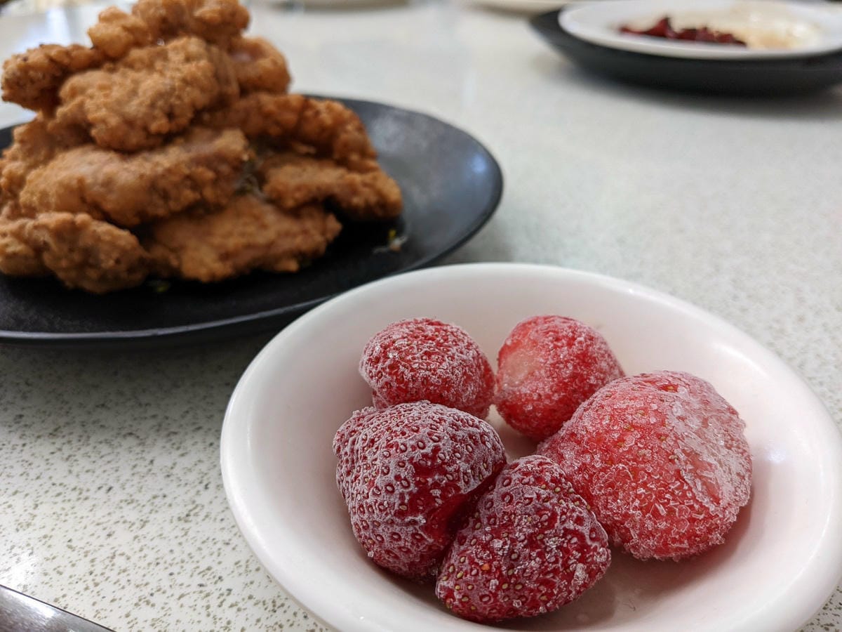 苗栗大湖青串小館 客家美食特色草莓入菜下午休息