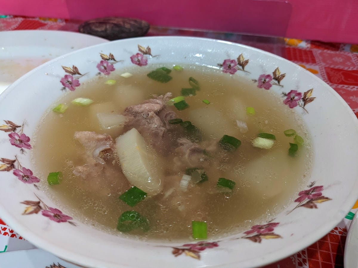 枋寮在地美食 食三香飯庄無菜單料理平價好吃別忘預約