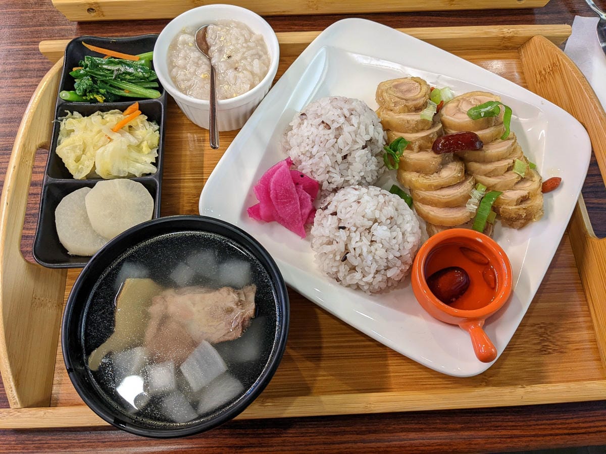 池上美食 豆腐豆包水煎包熱炒火鍋四神湯草粿甜點